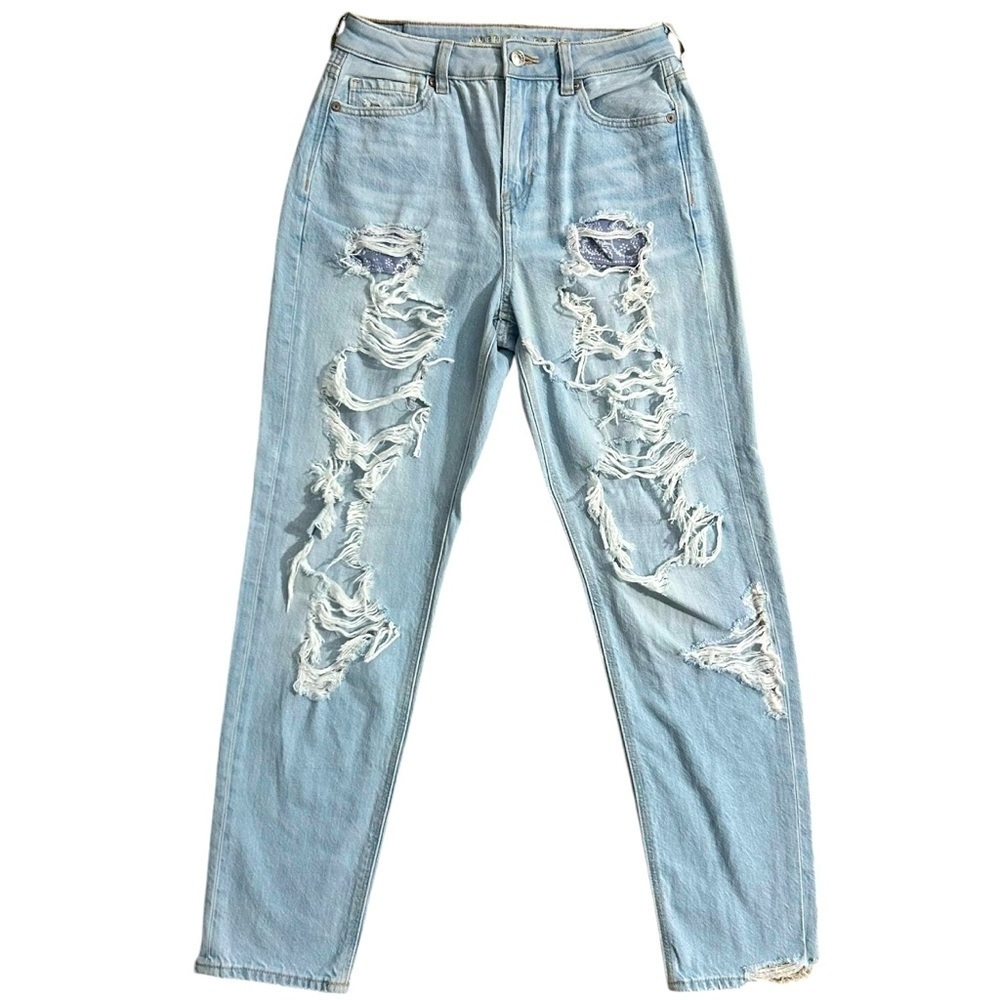 American Eagle Outfitters Women Size 4 Regular Light Wash Distressed Mom Jeans